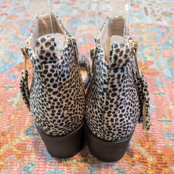 Cheetah Print Block Heel Sandal Size 6 - Picture 5 of 6